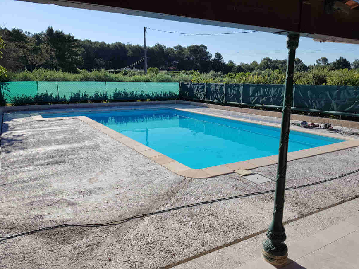 Contour piscine en résine moquette de pierre à Carry Le Rouet Contour piscine en résine moquette de pierre à Carry Le Rouet
