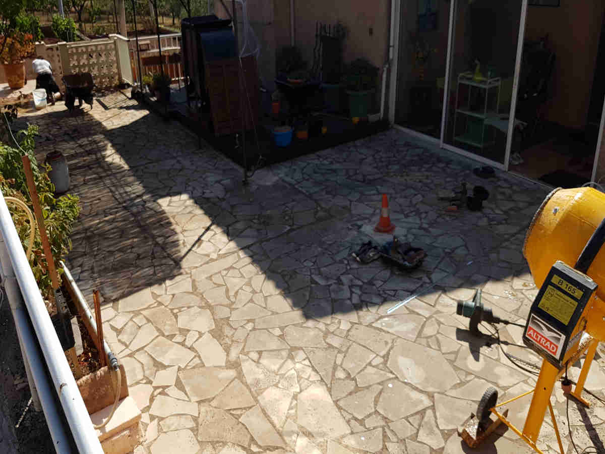 Terrasse en résine moquette de pierre à Puget sur Argens Terrasse en résine moquette de pierre à Puget sur Argens