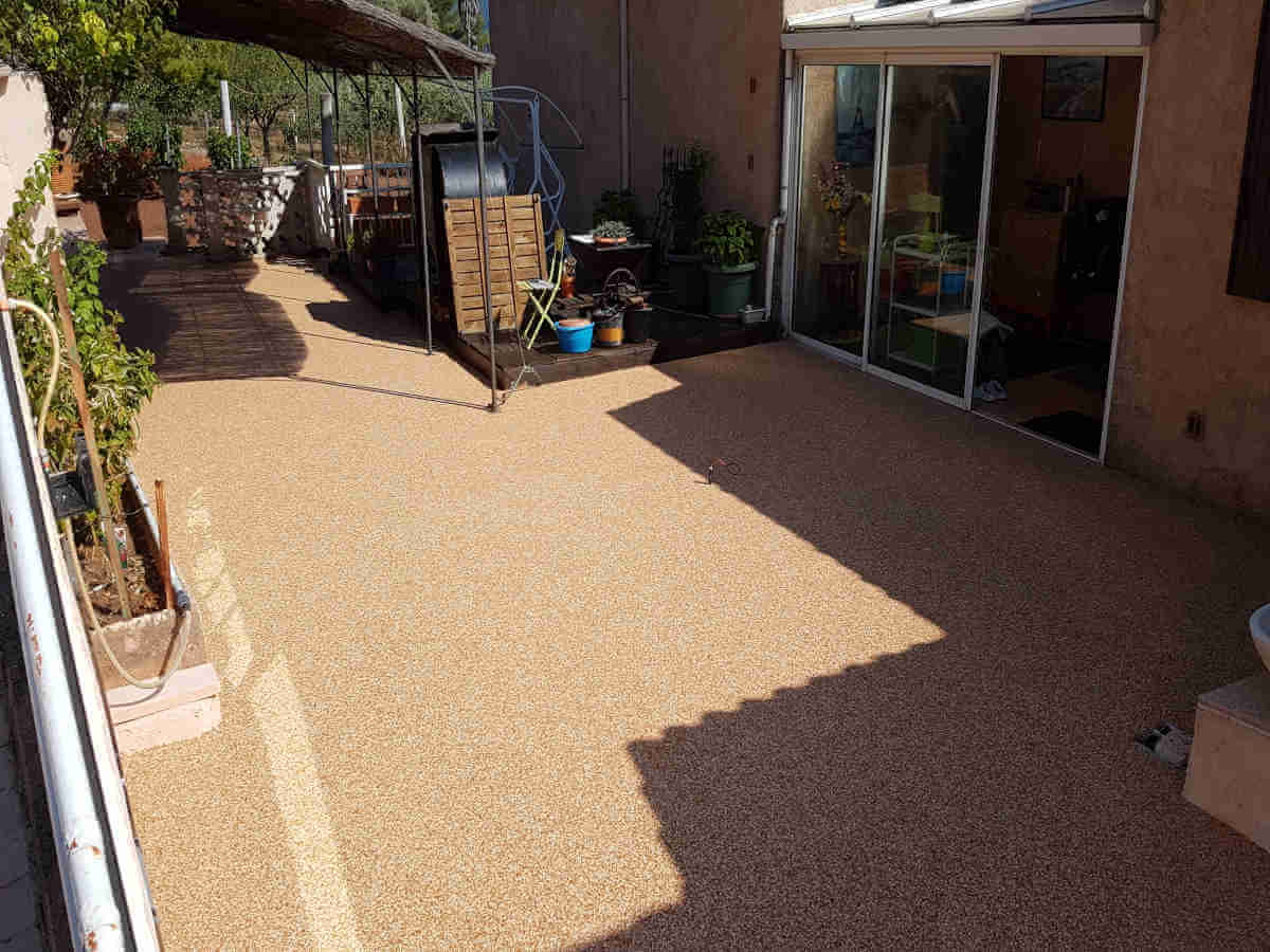 Terrasse en résine moquette de pierre à Toulon Terrasse en résine moquette de pierre à Toulon